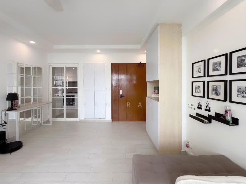 57 Teban Gardens Road, 57 Teban Gardens Road, Boon Lay / Jurong / Tuas, 2 Bedrooms, 721 sqft, HDB Flat For Sale, by Irfan Ramzi, 500259274 - Living Room - PropertyGuru.com.sg