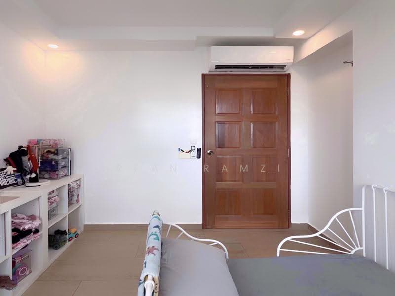 57 Teban Gardens Road, 57 Teban Gardens Road, Boon Lay / Jurong / Tuas, 2 Bedrooms, 721 sqft, HDB Flat For Sale, by Irfan Ramzi, 500259274 - Bedroom - PropertyGuru.com.sg