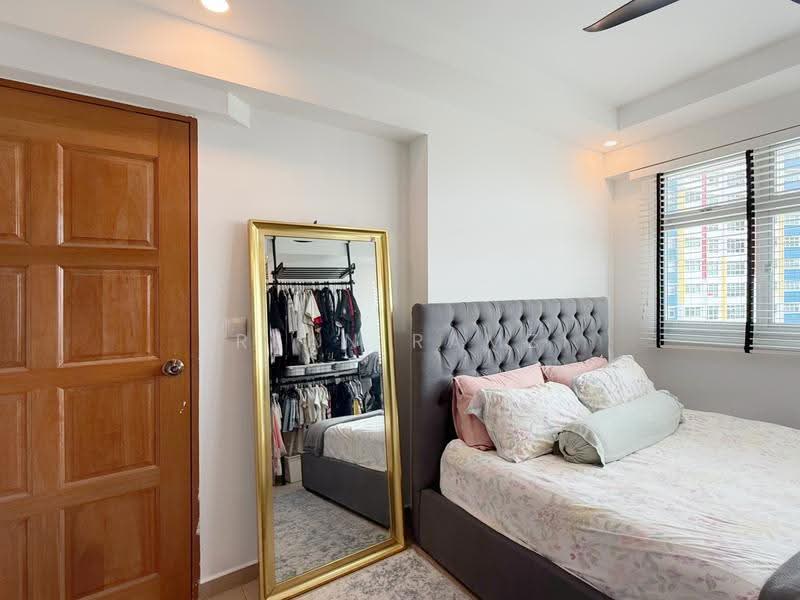 57 Teban Gardens Road, 57 Teban Gardens Road, Boon Lay / Jurong / Tuas, 2 Bedrooms, 721 sqft, HDB Flat For Sale, by Irfan Ramzi, 500259274 - Master Bedroom - PropertyGuru.com.sg