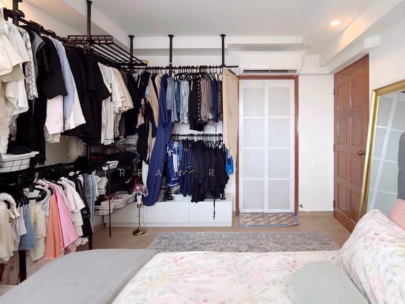 57 Teban Gardens Road, 57 Teban Gardens Road, Boon Lay / Jurong / Tuas, 2 Bedrooms, 721 sqft, HDB Flat For Sale, by Irfan Ramzi, 500259274 - Master Bedroom - PropertyGuru.com.sg