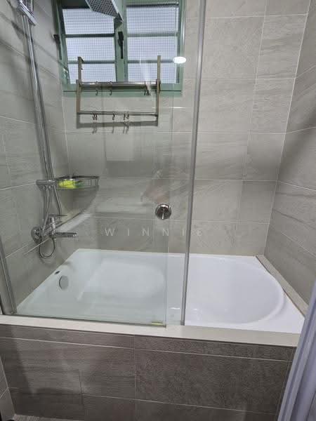 641B Punggol Drive, 641B Punggol Drive, Hougang / Punggol / Sengkang, 3 Bedrooms, 1,184 sqft, HDB Flat For Rent, by Winnie Chiar, 500259282 - Bathroom - PropertyGuru.com.sg
