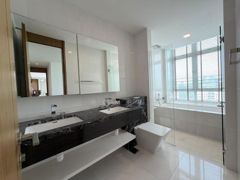 Comfortable 3+1 Bedroom Home near Somerset MRT, Emerald Hill Rd, Orchard / River Valley, 3 Bedrooms, 1,657 sqft, Condominium For Sale, by Homer Lau, 500259318 - Bathroom - PropertyGuru.com.sg