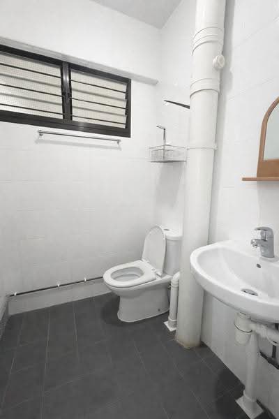 151 Yishun Street 11, 151 Yishun Street 11, Sembawang / Yishun, 2 Bedrooms, 721 sqft, HDB Flat For Sale, by Joei Lim 林芯彤, 500259358 - Bathroom - PropertyGuru.com.sg