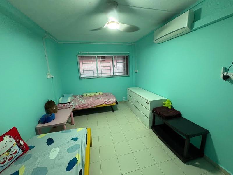 402 Yishun Ring Road, 402 Yishun Ring Road, Sembawang / Yishun, Room Rental, 100 sqft, HDB Flat For Rent, by James Kong, 500259384 - Bedroom - PropertyGuru.com.sg