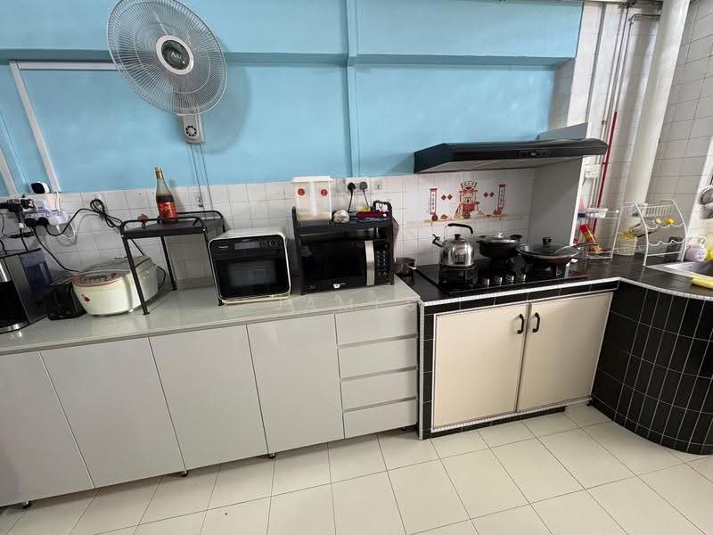 402 Yishun Ring Road, 402 Yishun Ring Road, Sembawang / Yishun, Room Rental, 100 sqft, HDB Flat For Rent, by James Kong, 500259384 - Kitchen - PropertyGuru.com.sg