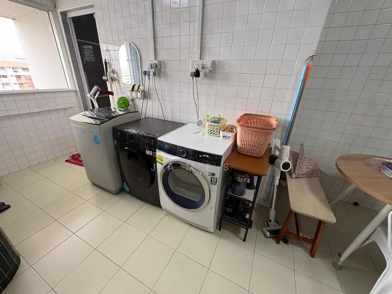 402 Yishun Ring Road, 402 Yishun Ring Road, Sembawang / Yishun, Room Rental, 100 sqft, HDB Flat For Rent, by James Kong, 500259384 - Balcony - PropertyGuru.com.sg