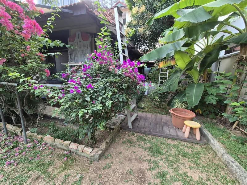 Shepherd's Hill Estate, Shepard's Drive, Alexandra / Commonwealth, 3 Bedrooms, 2,500 sqft, Detached House For Sale, by Michael Ser, 500259411 - Garden - PropertyGuru.com.sg