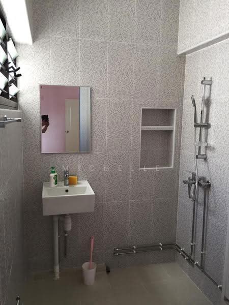 250 Tampines Street 21, 250 Tampines Street 21, Pasir Ris / Tampines, 2 Bedrooms, 797 sqft, HDB Flat For Rent, by Michelle Lim Shu Ching, 500259428 - Bathroom - PropertyGuru.com.sg