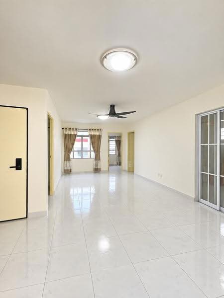 684B Choa Chu Kang Crescent, 684B Choa Chu Kang Crescent, Dairy Farm / Bukit Panjang / Choa Chu Kang, 3 Bedrooms, 980 sqft, HDB Flat For Sale, by June Ong, 500259438 - Living Room - PropertyGuru.com.sg