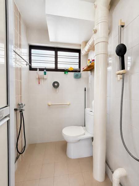 146 Bukit Batok West Avenue 6, 146 Bukit Batok West Avenue 6, Dairy Farm / Bukit Panjang / Choa Chu Kang, 2 Bedrooms, 732 sqft, HDB Flat For Sale, by Eugene Lin, 500259445 - Bathroom - PropertyGuru.com.sg