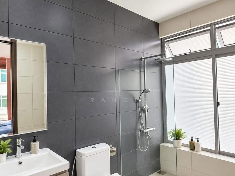 The Silver Fir, 9 Butterworth Lane, East Coast / Marine Parade, 1 Bedroom, 527 sqft, Apartment For Sale, by Francis Low, 500259452 - Bathroom - PropertyGuru.com.sg