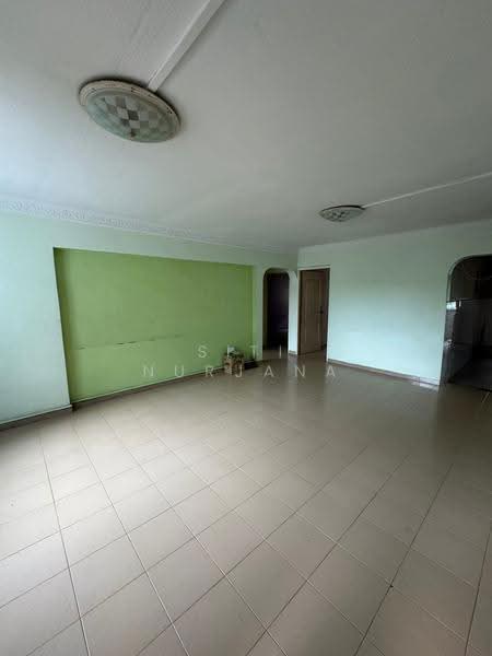 141 Tampines Street 12, 141 Tampines Street 12, Pasir Ris / Tampines, 3 Bedrooms, 1,109 sqft, HDB Flat For Sale, by Siti Nurjana Binte Oyong, 500259459 - Living Room - PropertyGuru.com.sg