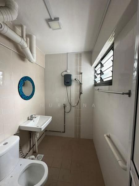 141 Tampines Street 12, 141 Tampines Street 12, Pasir Ris / Tampines, 3 Bedrooms, 1,109 sqft, HDB Flat For Sale, by Siti Nurjana Binte Oyong, 500259459 - Bathroom - PropertyGuru.com.sg