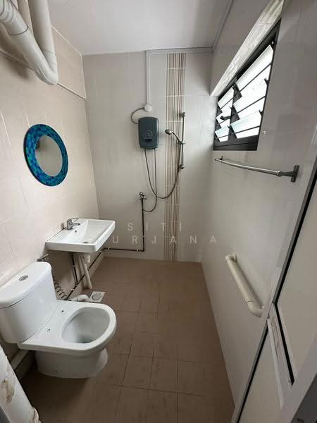 141 Tampines Street 12, 141 Tampines Street 12, Pasir Ris / Tampines, 3 Bedrooms, 1,109 sqft, HDB Flat For Sale, by Siti Nurjana Binte Oyong, 500259459 - Bathroom - PropertyGuru.com.sg