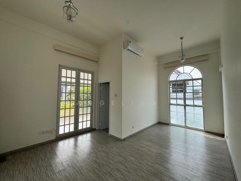 2-Storey Detached Bungalow at District 15, Clacton Road, East Coast / Marine Parade, 6 Bedrooms, 4,150 sqft, Detached House For Rent, by Angelina Tan, 500259485 - Living Room - PropertyGuru.com.sg