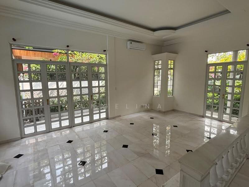 2-Storey Detached Bungalow at District 15, Clacton Road, East Coast / Marine Parade, 6 Bedrooms, 4,150 sqft, Detached House For Rent, by Angelina Tan, 500259485 - Living Room - PropertyGuru.com.sg