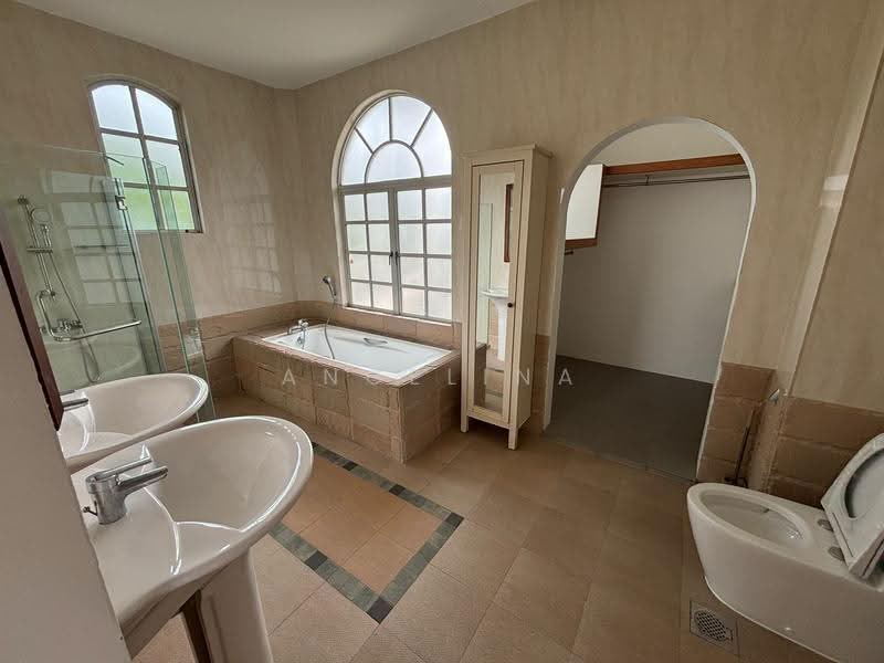 2-Storey Detached Bungalow at District 15, Clacton Road, East Coast / Marine Parade, 6 Bedrooms, 4,150 sqft, Detached House For Rent, by Angelina Tan, 500259485 - Bathroom - PropertyGuru.com.sg