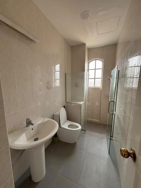 2-Storey Detached Bungalow at District 15, Clacton Road, East Coast / Marine Parade, 6 Bedrooms, 4,150 sqft, Detached House For Rent, by Angelina Tan, 500259485 - Bathroom - PropertyGuru.com.sg