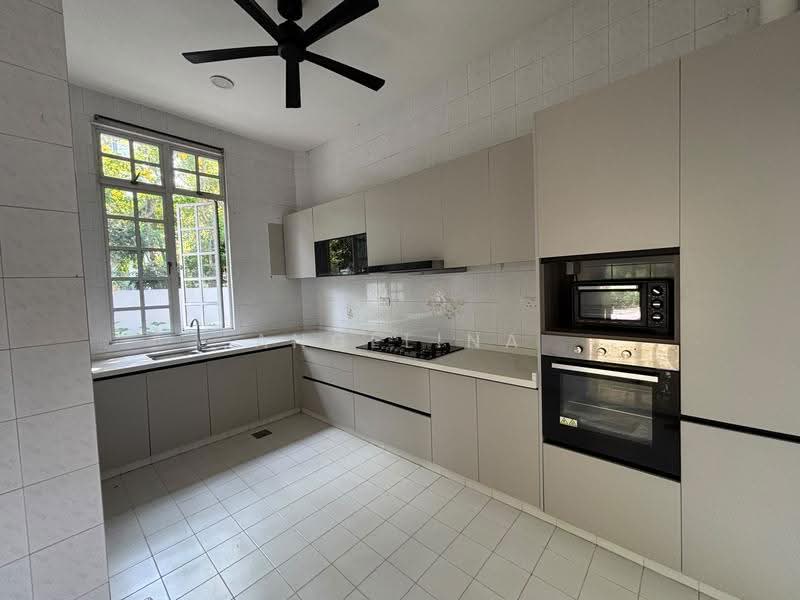 2-Storey Detached Bungalow at District 15, Clacton Road, East Coast / Marine Parade, 6 Bedrooms, 4,150 sqft, Detached House For Rent, by Angelina Tan, 500259485 - Kitchen - PropertyGuru.com.sg
