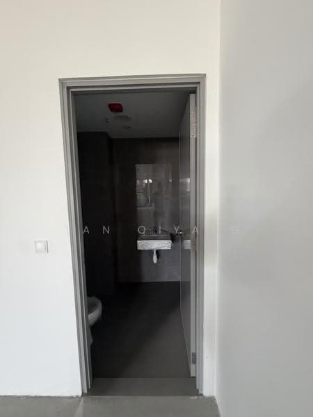 Food Vision @ Mandai, 21 Mandai Estate, Admiralty / Woodlands, 1,722 sqft, Factory / Workshop (B2) For Rent, by Tan Qiyang, 500259493 - Bathroom - CommercialGuru.com.sg