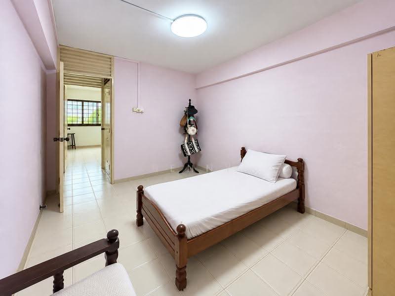 242 Bukit Batok East Avenue 5, 242 Bukit Batok East Avenue 5, Dairy Farm / Bukit Panjang / Choa Chu Kang, 3 Bedrooms, 980 sqft, HDB Flat For Sale, by Benny Ng, 500259523 - Bedroom 2 - PropertyGuru.com.sg