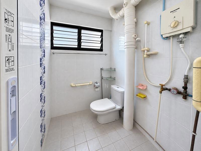 242 Bukit Batok East Avenue 5, 242 Bukit Batok East Avenue 5, Dairy Farm / Bukit Panjang / Choa Chu Kang, 3 Bedrooms, 980 sqft, HDB Flat For Sale, by Benny Ng, 500259523 - Bathroom - PropertyGuru.com.sg