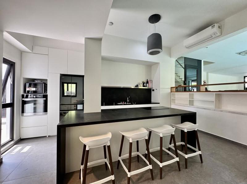 D21 Bukit Timah A&A Fully Renovated with Lift and Pool, Beauty World, Eng Kong, Kismis, Clementi Park / Upper Bukit Timah, 6 Bedrooms, 6,000 sqft, Corner Terrace For Sale, by Lily Shen, 500259542 - PropertyGuru.com.sg