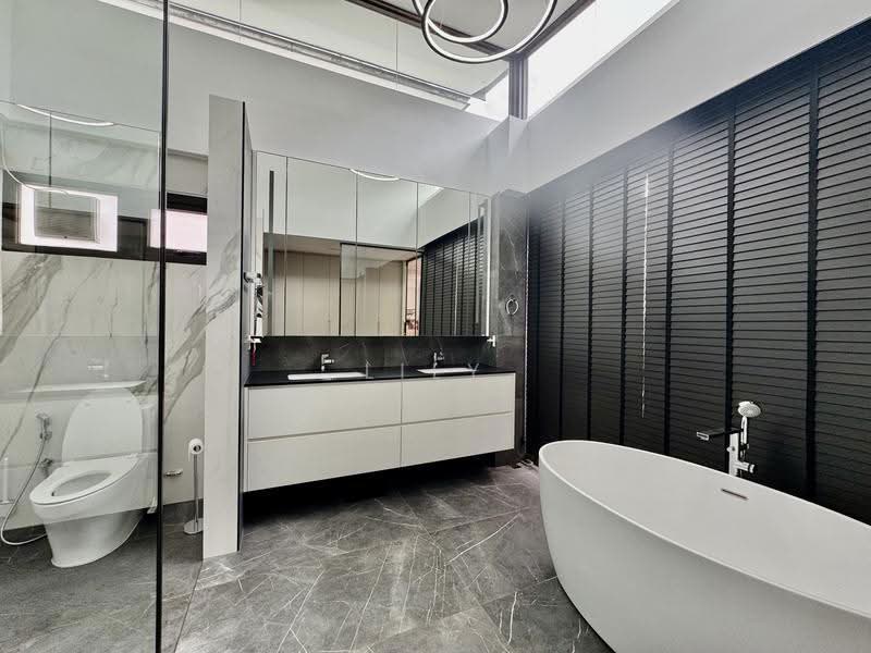 D21 Bukit Timah A&A Fully Renovated with Lift and Pool, Beauty World, Eng Kong, Kismis, Clementi Park / Upper Bukit Timah, 6 Bedrooms, 6,000 sqft, Corner Terrace For Sale, by Lily Shen, 500259542 - PropertyGuru.com.sg
