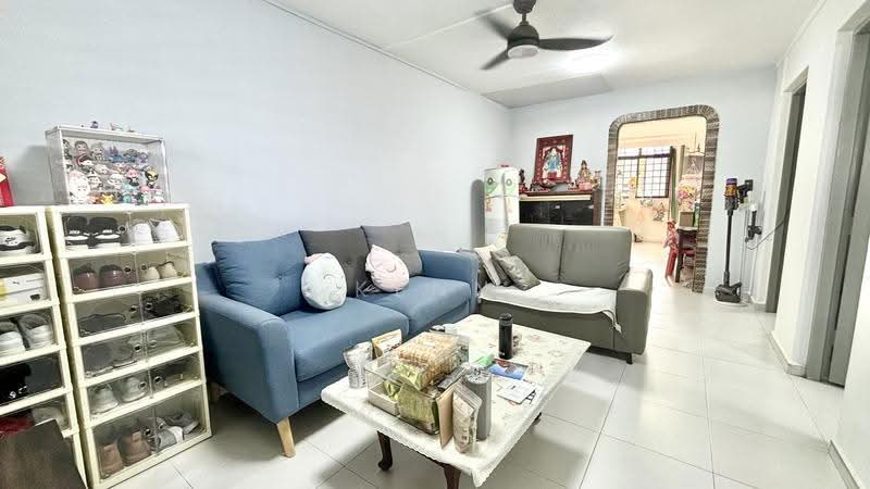 13 Lorong 7 Toa Payoh, 13 Lorong 7 Toa Payoh, Balestier / Toa Payoh, 2 Bedrooms, 710 sqft, HDB Flat For Sale, by Kenn Chu, 500259581 - Living Room - PropertyGuru.com.sg