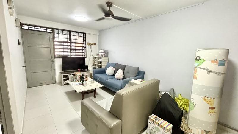 13 Lorong 7 Toa Payoh, 13 Lorong 7 Toa Payoh, Balestier / Toa Payoh, 2 Bedrooms, 710 sqft, HDB Flat For Sale, by Kenn Chu, 500259581 - Living Room - PropertyGuru.com.sg
