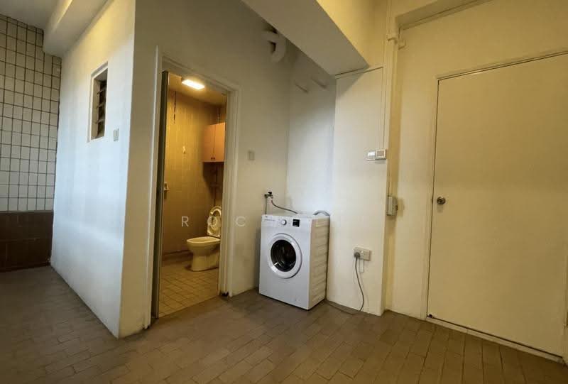 The Cairnhill, 4 Cairnhill Rise, Orchard / River Valley, 4 Bedrooms, 2,809 sqft, Condominium For Rent, by Rochelle De S Meegolle, 500259585 - Bathroom - PropertyGuru.com.sg
