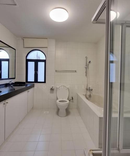 Point Loma, 30 Shelford Road, Newton / Novena, 4 Bedrooms, 322 sqft, Apartment For Rent, by Rochelle De S Meegolle, 500259601 - Bathroom - PropertyGuru.com.sg