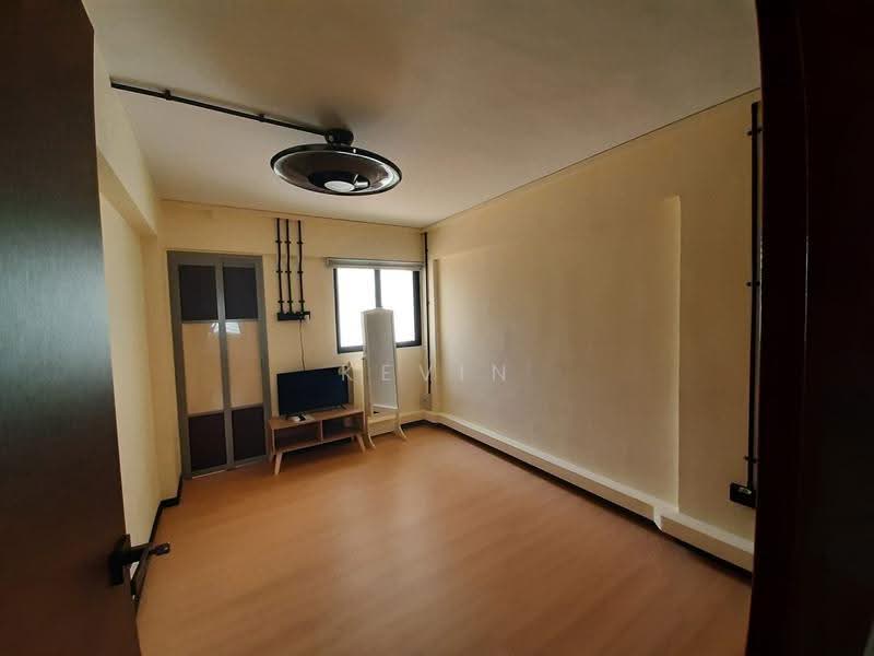 454 Tampines Street 42, 454 Tampines Street 42, Pasir Ris / Tampines, 5 Bedrooms, 1,421 sqft, HDB Flat For Sale, by Kevin Chung 莊國賢, 500259606 - Living Room - PropertyGuru.com.sg