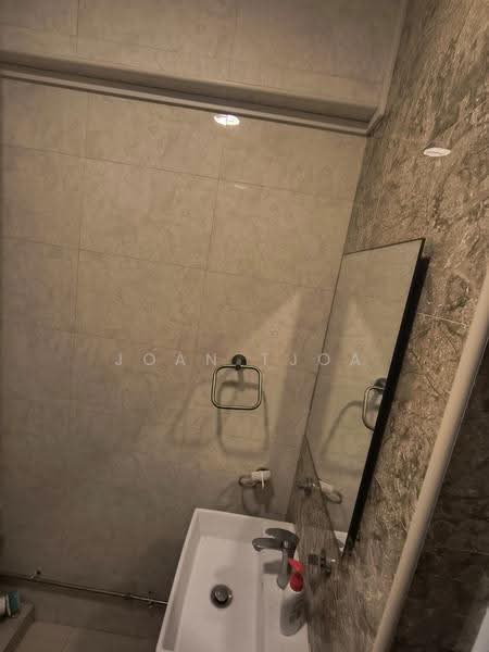 421 Bedok North Road, 421 Bedok North Road, Bedok / Upper East Coast, 3 Bedrooms, 990 sqft, HDB Flat For Rent, by Joan Tjoa, 500259634 - Master Bathroom - PropertyGuru.com.sg
