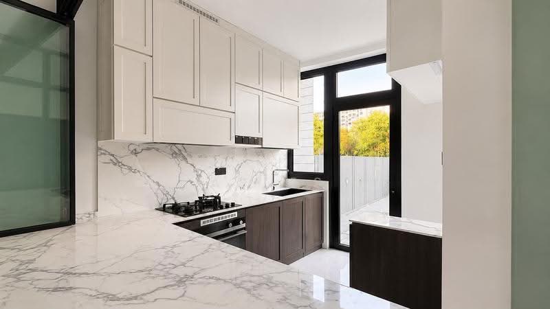 **LANDED7772** @ Most Affordable Brand New Inter Terrace Near Beach, Changi Airport / Changi Village, 5 Bedrooms, 4,027 sqft, Terraced House For Sale, by Agnes Ng, 500259652 - Kitchen - PropertyGuru.com.sg