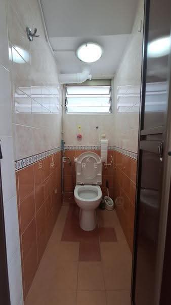 1 Lorong 7 Toa Payoh, 1 Lorong 7 Toa Payoh, Balestier / Toa Payoh, 2 Bedrooms, 720 sqft, HDB Flat For Sale, by (Ekky) Sri Redjeki Widjaja, 500259659 - Bathroom - PropertyGuru.com.sg
