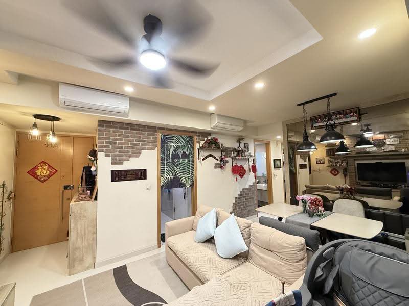 Hedges Park Condominium, 85 Flora Drive, Changi Airport / Changi Village, 2 Bedrooms, 872 sqft, Condominium For Sale, by Sim Kok Hin, 500259660 - Living Room - PropertyGuru.com.sg