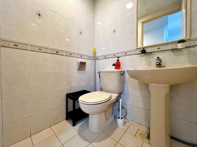 The Tanamera, 5 Tanah Merah Kechil Road, Bedok / Upper East Coast, Room Rental, 100 sqft, Condominium For Rent, by Angeline Tan (陈慧恩), 500259665 - Bathroom - PropertyGuru.com.sg