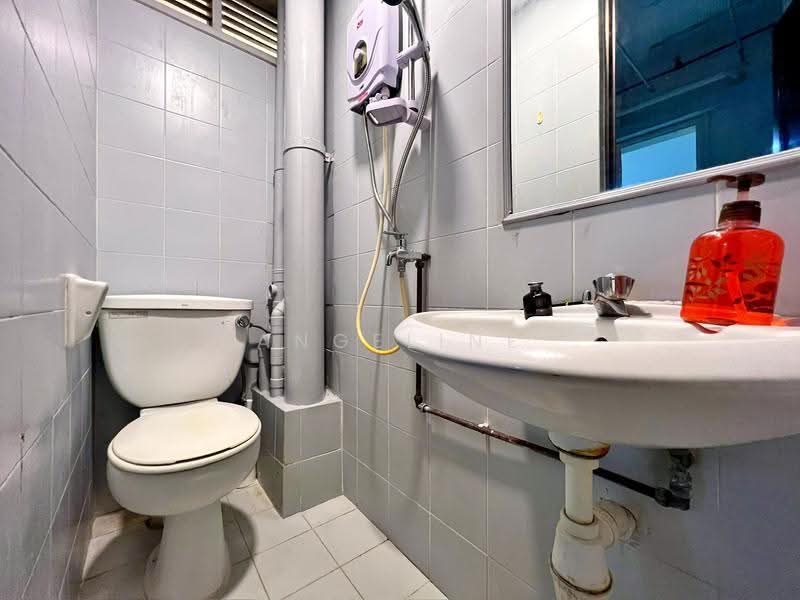 The Tanamera, 5 Tanah Merah Kechil Road, Bedok / Upper East Coast, Room Rental, 100 sqft, Condominium For Rent, by Angeline Tan (陈慧恩), 500259665 - Bathroom - PropertyGuru.com.sg