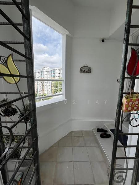 222 Serangoon Avenue 4, 222 Serangoon Avenue 4, Hougang / Punggol / Sengkang, 3 Bedrooms, 1,065 sqft, HDB Flat For Sale, by Marcus Tay, 500259676 - Balcony - PropertyGuru.com.sg