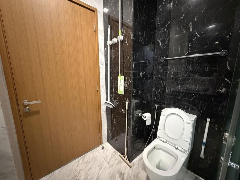 CHEAP ONE BEDDER WITH HIGH RENTAL YIELD, Dairy Farm / Bukit Panjang / Choa Chu Kang, 1 Bedroom, 614 sqft, Condominium For Sale, by Joe Nah, 500259682 - Bathroom - PropertyGuru.com.sg