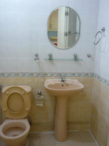 202B Sengkang East Road, 202B Sengkang East Road, Hougang / Punggol / Sengkang, 4 Bedrooms, 1,399 sqft, HDB Flat For Rent, by Veronica Fong, 500259690 - Bathroom - PropertyGuru.com.sg