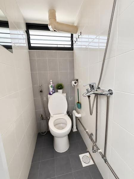 503 Bedok North Street 3, 503 Bedok North Street 3, Bedok / Upper East Coast, 2 Bedrooms, 631 sqft, HDB Flat For Sale, by Adam K, 500259704 - Bathroom - PropertyGuru.com.sg