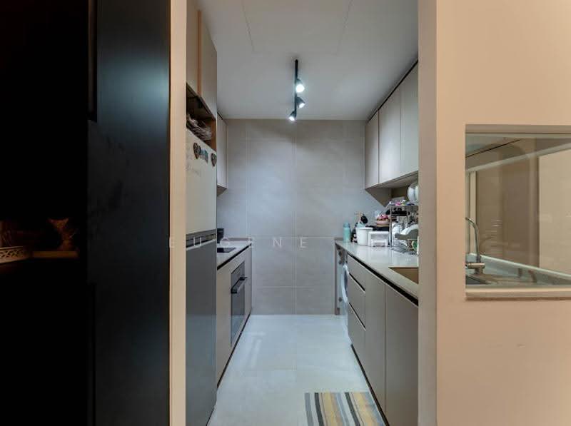 Penrose, 30 Sims Drive, Eunos / Geylang / Paya Lebar, 2 Bedrooms, 710 sqft, Condominium For Sale, by Eugene Ng, 500259715 - Kitchen - PropertyGuru.com.sg