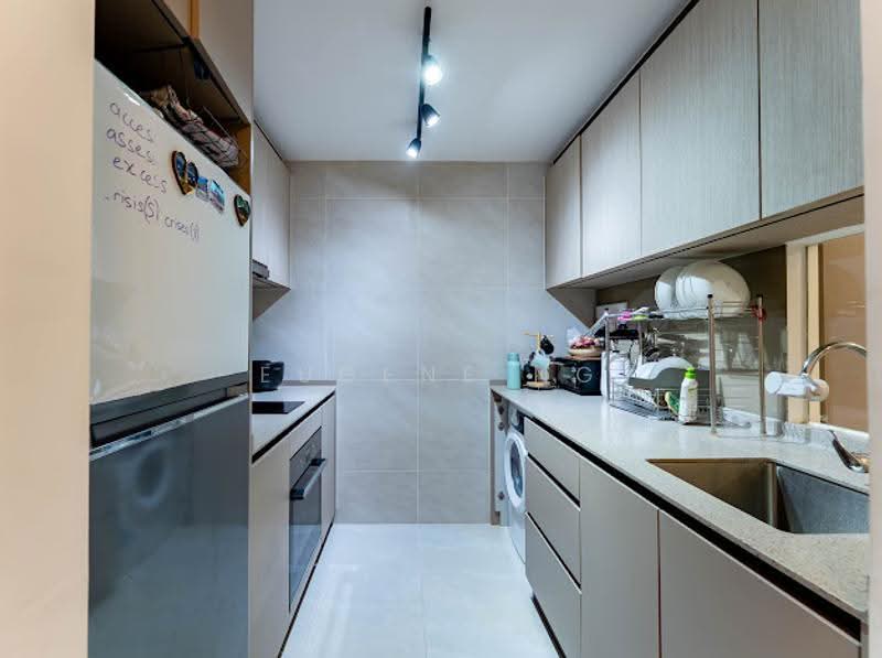 Penrose, 30 Sims Drive, Eunos / Geylang / Paya Lebar, 2 Bedrooms, 710 sqft, Condominium For Sale, by Eugene Ng, 500259715 - Kitchen - PropertyGuru.com.sg