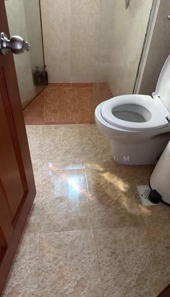 Wilkie 48, 48 Wilkie Road, Orchard / River Valley, Room Rental, 100 sqft, Condominium For Rent, by Fernn Lim, 500259753 - Bathroom - PropertyGuru.com.sg