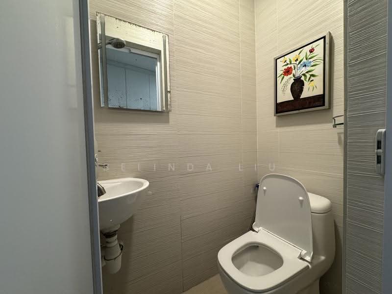 Lakepoint Condo, 2 Lakepoint Drive, Boon Lay / Jurong / Tuas, Room Rental, 120 sqft, Condominium For Rent, by Belinda Liu, 500259780 - Bathroom - PropertyGuru.com.sg