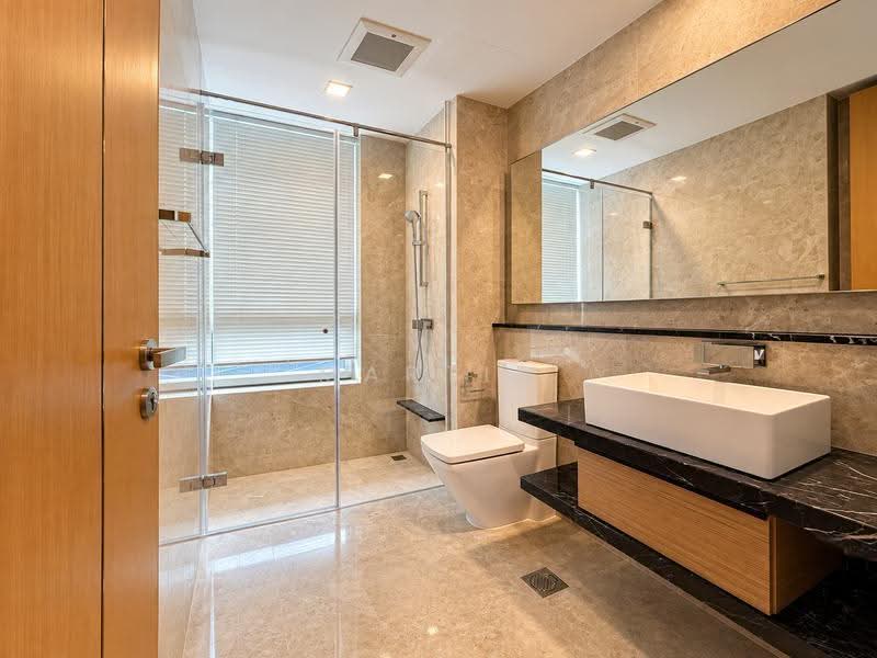 Marina Bay Residences, 18 Marina Boulevard, Boat Quay / Raffles Place / Marina, 5 Bedrooms, 3,972 sqft, Condominium For Rent, by Martin Yeo, 500259792 - Bathroom - PropertyGuru.com.sg