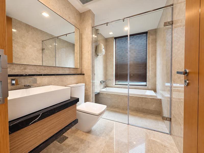 Marina Bay Residences, 18 Marina Boulevard, Boat Quay / Raffles Place / Marina, 5 Bedrooms, 3,972 sqft, Condominium For Rent, by Martin Yeo, 500259792 - Bathroom - PropertyGuru.com.sg