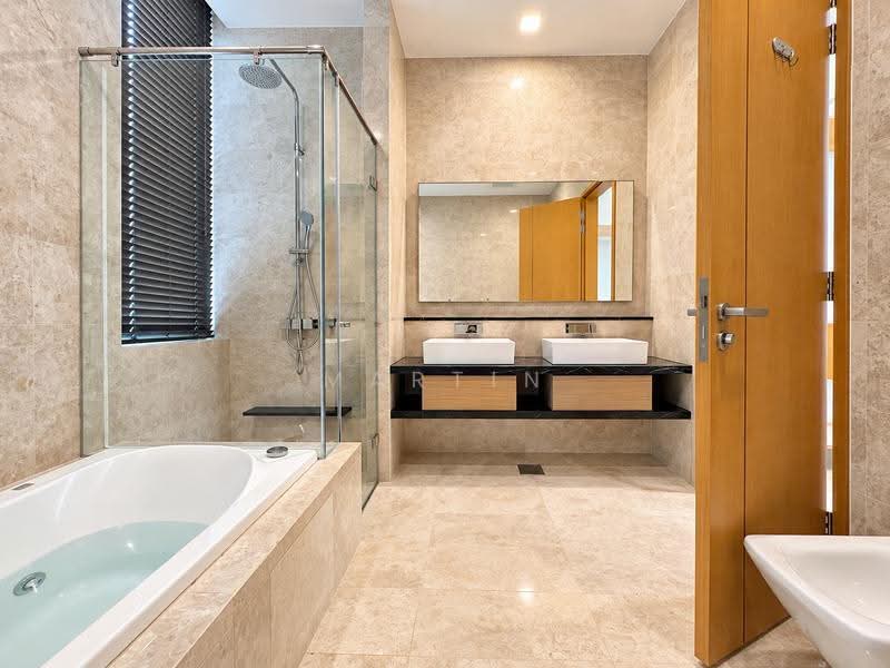 Marina Bay Residences, 18 Marina Boulevard, Boat Quay / Raffles Place / Marina, 5 Bedrooms, 3,972 sqft, Condominium For Rent, by Martin Yeo, 500259792 - Bathroom - PropertyGuru.com.sg